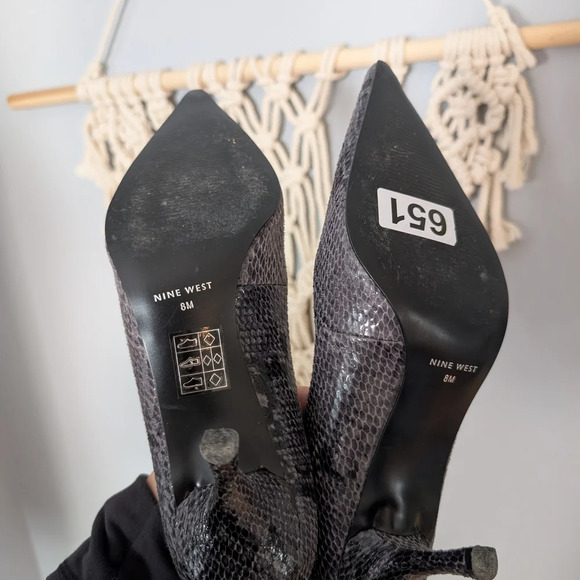 Nine West Gray Snakeskin Women's High Heels Pointed Toe High Size 8 Black Euc - Picture 5 of 5